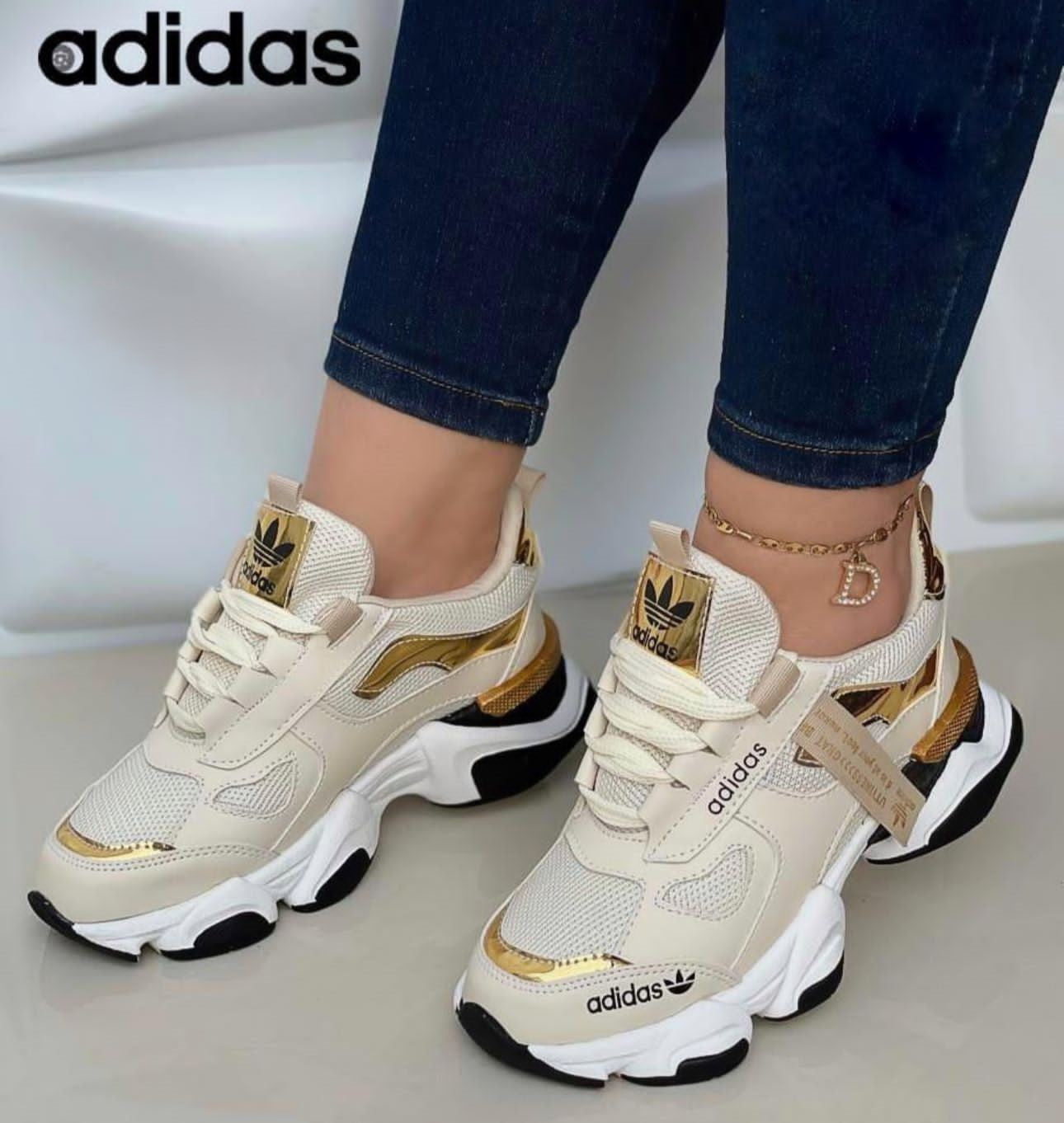 ADIDAS GOMA DAMA